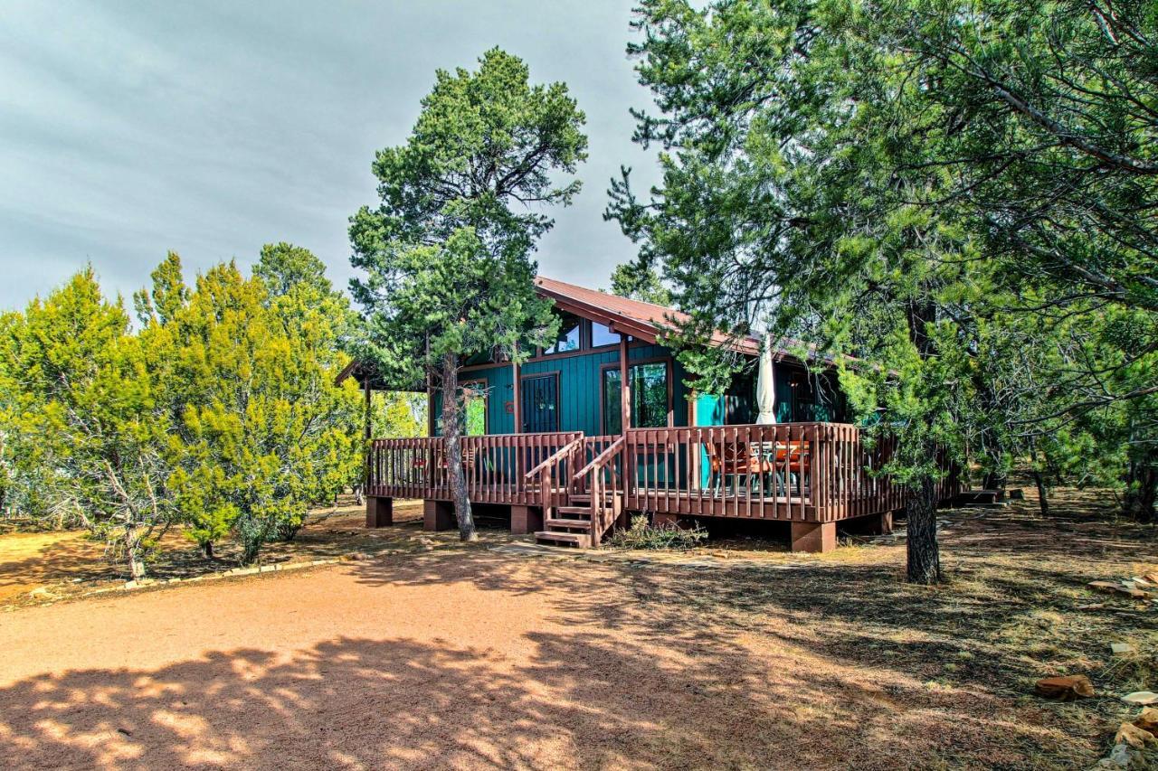 Modern Heber-Overgaard Cabin With Deck And Fire Pit Exterior photo